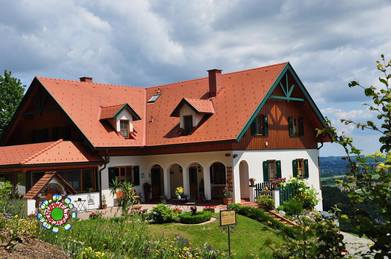 Gmiatliche Stubm Bed & Breakfast Лойперсдорф бай Фюрстенфелд Екстериор снимка